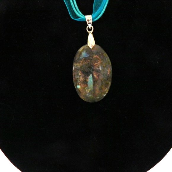 Tourmaline stone necklace - Picture 3 of 3